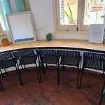 Bee Hostel *