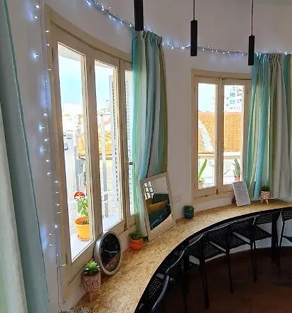 Bee Hostel *