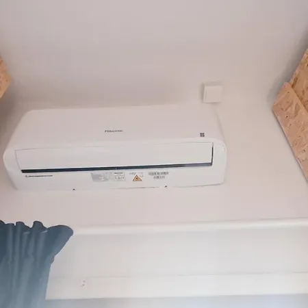 Bee Hostel