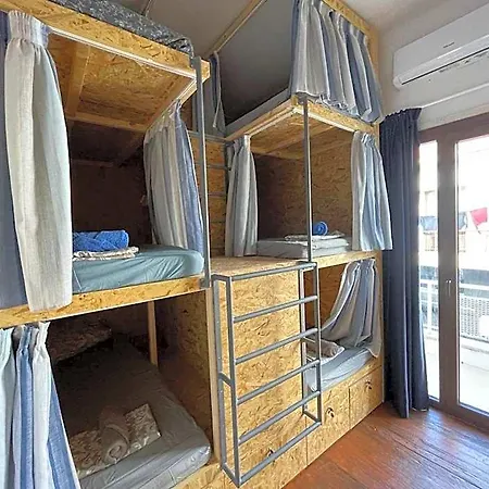 Bee Hostel *
