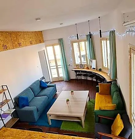 Bee Hostel