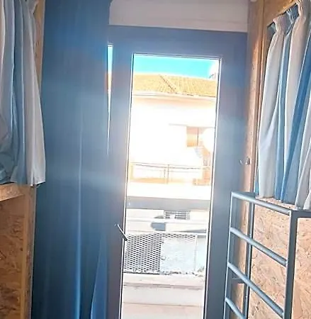 Hostel Bee *