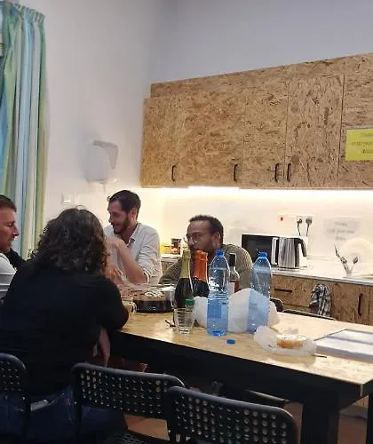 Bee Хостел Пафос