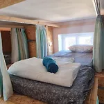 Albergue Bee *