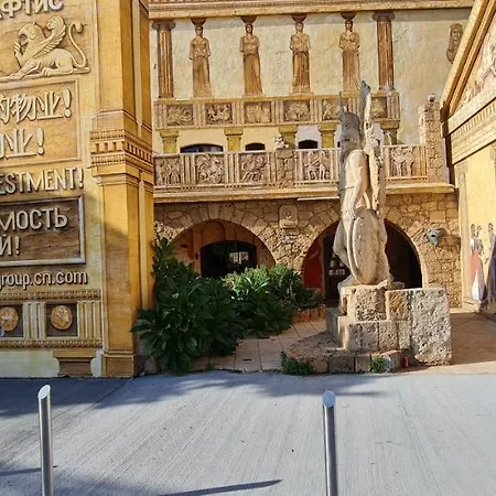 Bee Albergue Pafos